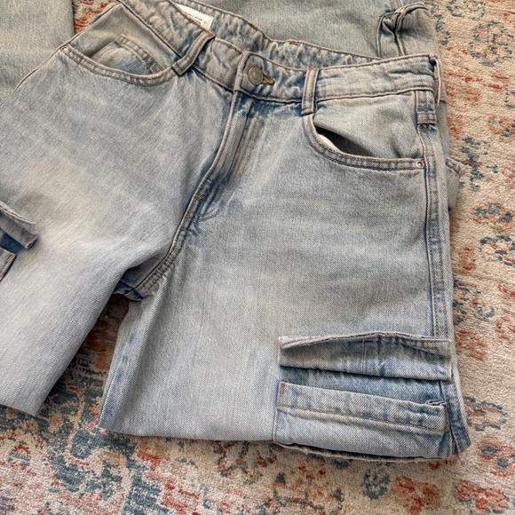 Zara ZW Mid-Rise Baggy Cargo Denim Jeans — Size 2 - Picture 4 of 8